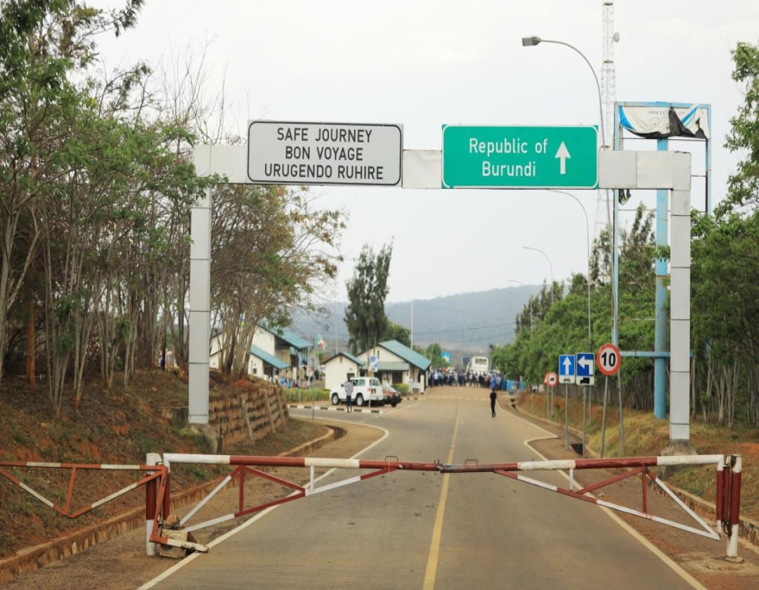 Burundi shuts border with Rwanda